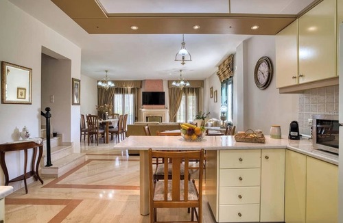 Violi Charaki House | Marilizas Spacious Maisonette