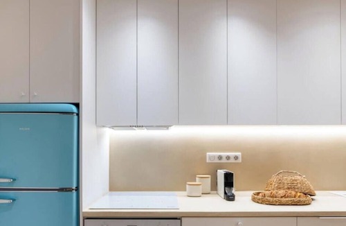 Piraeus Apartment | Marina View Haven King Beds & Cosy Fireplace!