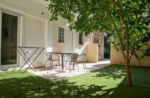 Alimos Apartment | Marine Cocoon & Terrace Modern Apt, Private Garden