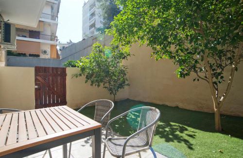Alimos Apartment | Marine Cocoon & Terrace Modern Apt, Private Garden