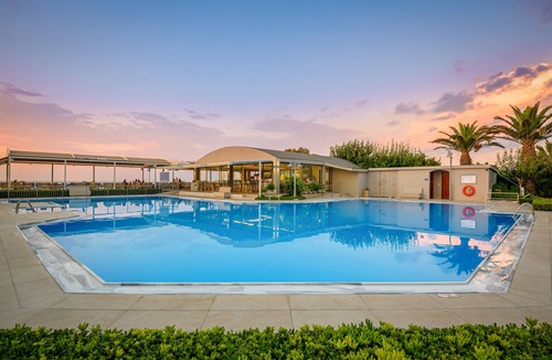 Platanes Apartment | Marinos Beach Hotel