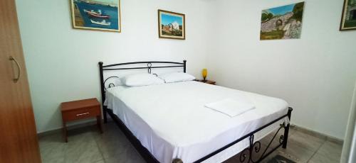 Chios Town Apartment | Maris full apartment with roof garden access