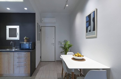 Mousio Apartment | Marnis10 3rd Modern Haven near Archaeological Muse