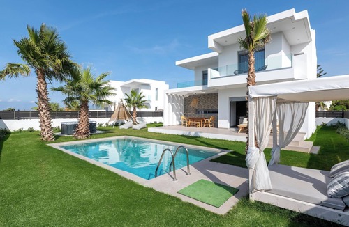 Petaloudes Villa | Martini Villas - Rosemary in Kremasti