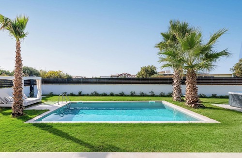 Petaloudes Villa | Martini Villas - Rosemary in Kremasti