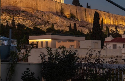 Anafiotika Apartment | Massive 2-Combo apt| Unbeatable Acropolis Views | 9PAX