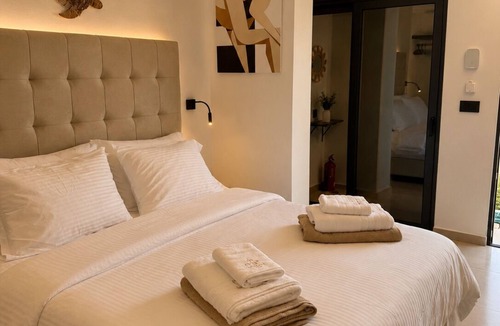 Lahania Hotel | Mat Suites
