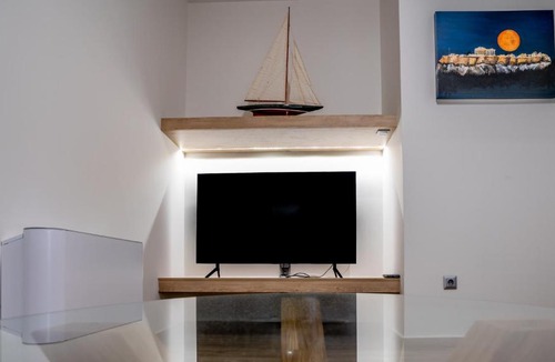 Piraeus Apartment | Maxblue 2
