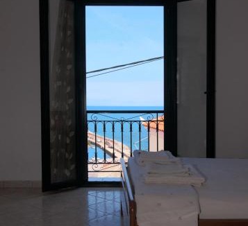 Koroni Apartment | Maxis apartment 3