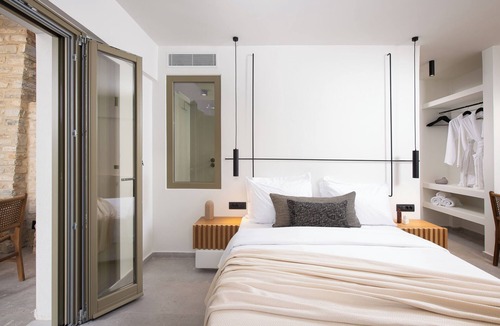 Naousa Hotel | Mazee Paros