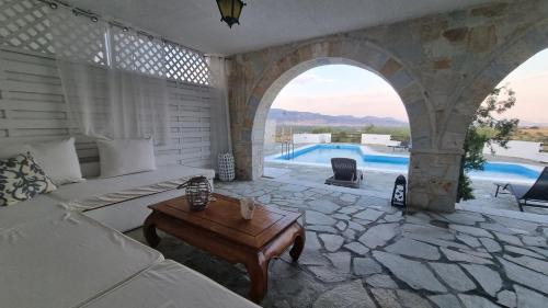 Agios Serafim Villa | Mediterranean Villa Megara