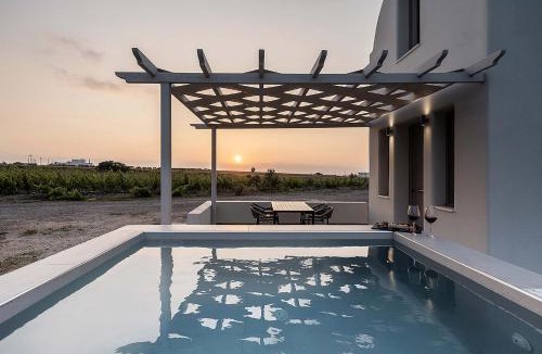 Kamari Villa | MelivOia - Sunset Jacuzzi Villas