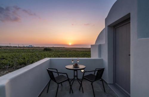 Kamari Villa | MelivOia - Sunset Jacuzzi Villas
