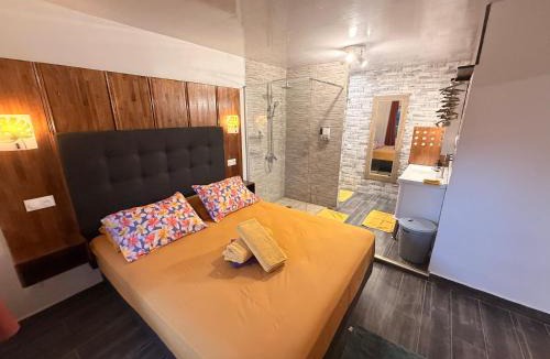 Fare House | Miki Miki House