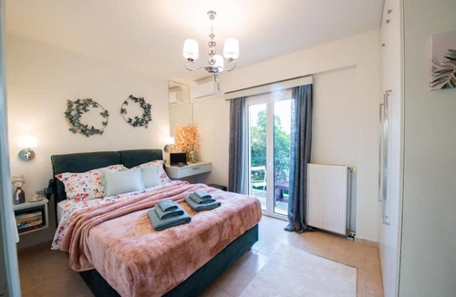 Kalamata Apartment | Mini Zen Nomad Maison - Calming & Charming Nest