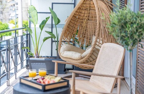 Pasalimani Apartment | Minimal Retreat w/Watercoloured Sunset View