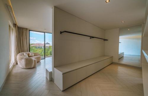 Padonan Villa | Minimalist Paradise: Tranquil Canggu Villa Ummi