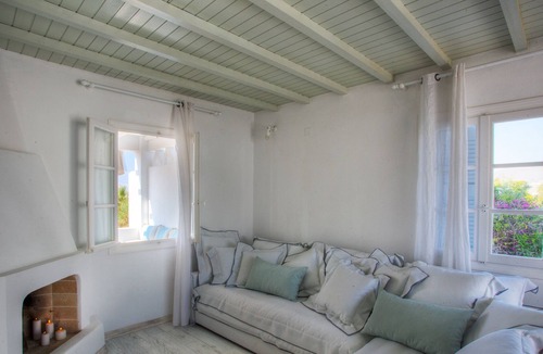 Parasporos Villa | Minois Villa (2 adults & 2 children)