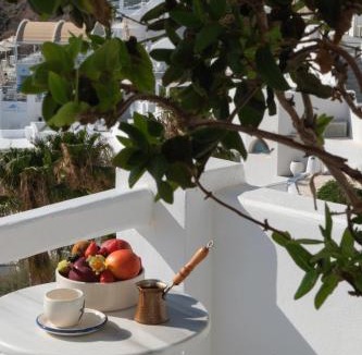 Firostefani House | Mnimes Guesthouses Santorini