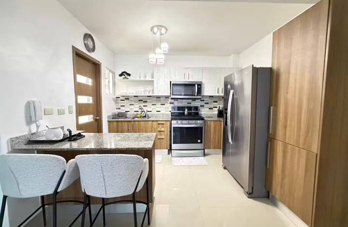 Punal Apartment | Modern Penthouse/Private Jacuzzi
