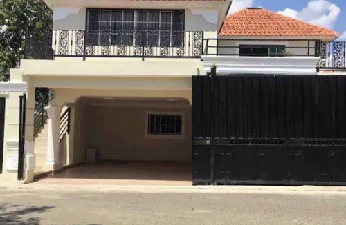 Santiago de los Caballeros Villa | Modern house with a beautiful view Wi-Fi, 4K TV and Jacuzzi