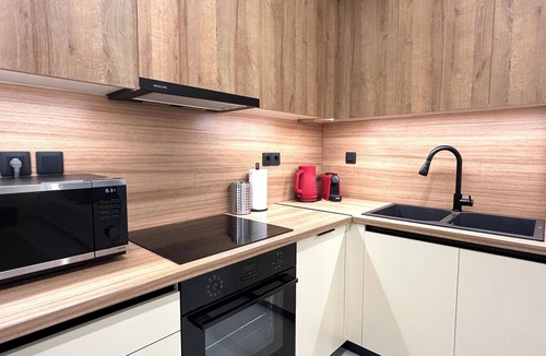 Pasalimani Apartment | Modern 1BR Apt Next to Pasalimani & Shops