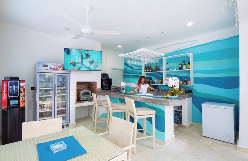 El Batey Apartment | Modern 1BR at Rizz Suites Pool Access Walk to Beach King Bed Strong AC