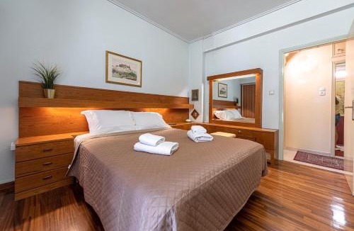 Vyronas Apartment | Modern 2BR Apt with View 2 King Beds & 1Gbps Fiber Internet