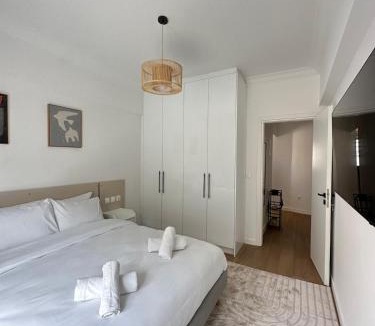Agios Panteleimonas Apartment | Modern Athens Flat for Work & Leisure