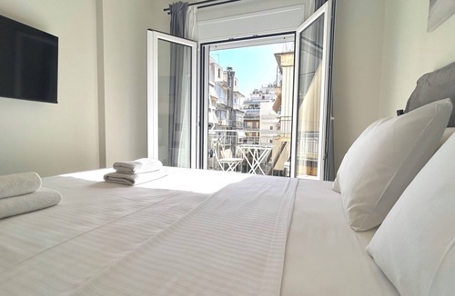 Piraeus Apartment | Modern Bright 1BR next to Pasalimani & Marina Zeas