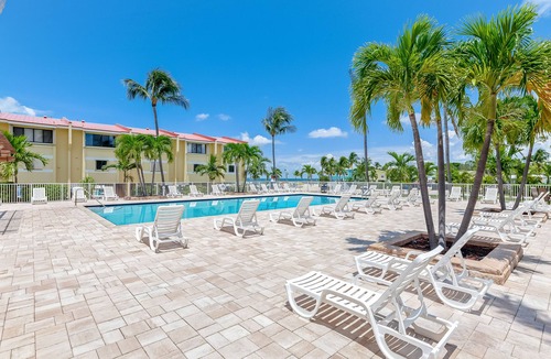 Islamorada Condo | Modern condo w/ shared pool and tennis, on-site beach, & prime boating location!