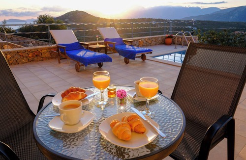 Vathi House | Modern hilltop villa with pool near Agios Nikolaos