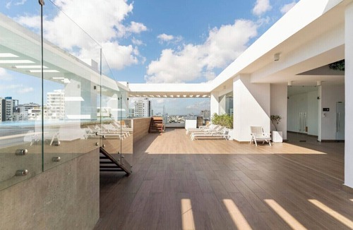 Viejo Arroyo Hondo Condo | Modern King Size Bed Condo with Pool by Agora Mall
