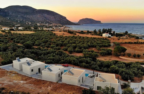 Trochalia Apartment | Modern luxurious suite with private pool and sea view, Suite (FE)