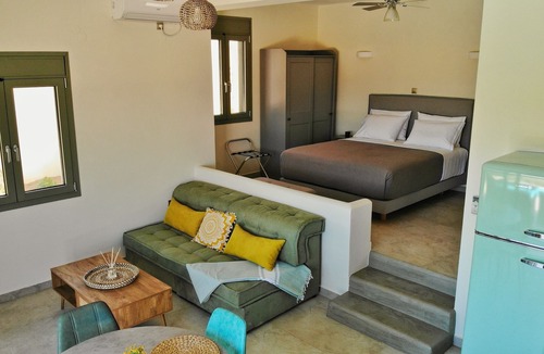 Trochalia Apartment | Modern luxurious suite with private pool and sea view, Suite (STO)