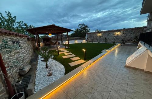 Makri Apartment | Modern Makri