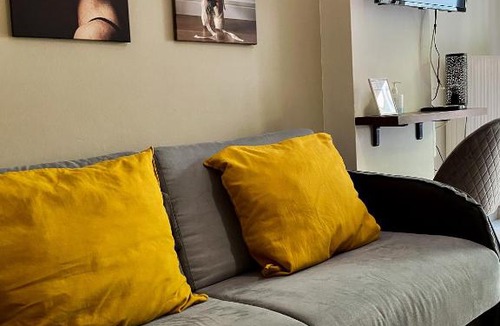 Larissa Apartment | Modern Petite Studio Central A2