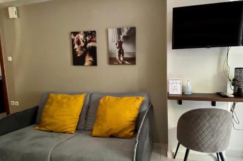 Larissa Apartment | Modern Petite Studio Central A2