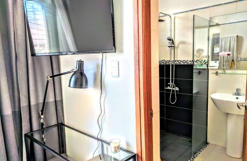 San Anton Apartment | Modern room+bath, balcony &Priv.Entrance Col. Zone