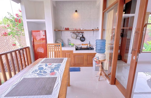 Ubud Apartment | Modern room with natural lighting