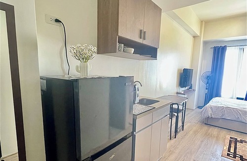 Lahug Condo | Modern Studio | Fast WiFi, Netflix | Short walk to IT Park