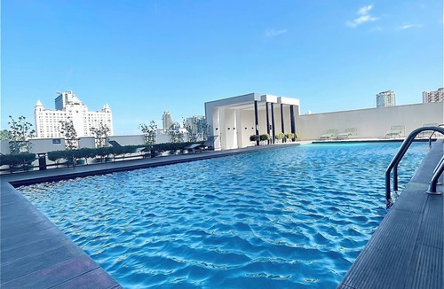 Lahug Condo | Modern Studio | Fast WiFi, Netflix | Short walk to IT Park