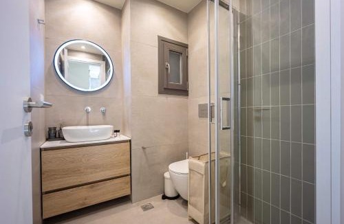 Exarhia Apartment | Modern Studio in Exarchia l Private Balcony