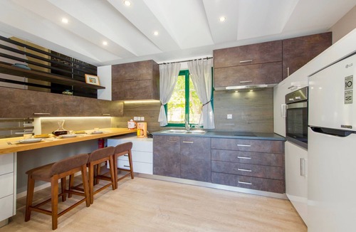 Gerani Villa | Modern, stylish villa with 3 bedrooms, private pool and air-conditioning