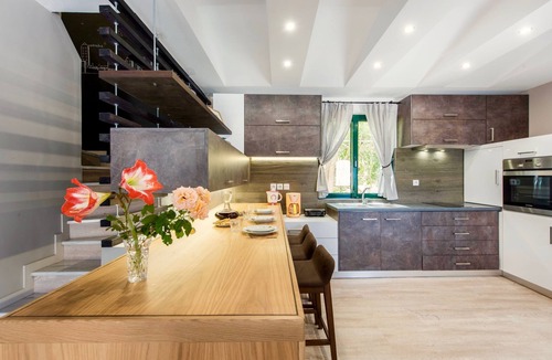 Gerani Villa | Modern, stylish villa with 3 bedrooms, private pool and air-conditioning