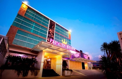 Denpasar Barat House | Modern Twin Retreat w/City View & Free WiFi