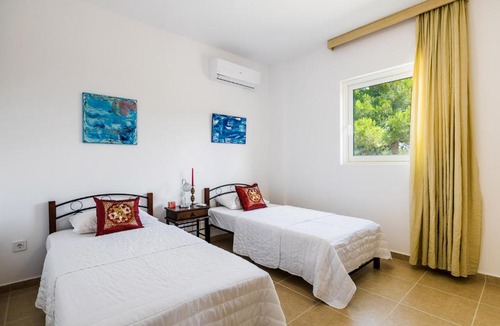 Klismata Apartment | Modern Villa Broumas - A Spacious Haven