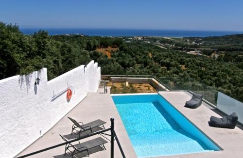 Polemarchi Villa | Modern villa with infinity pool close to the sea