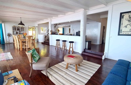 Atiha Villa | Modern villa with pool by the sea on the island of Moorea