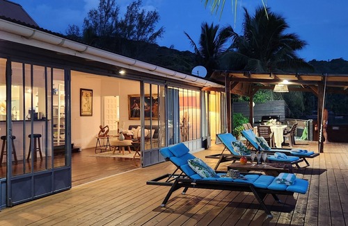 Atiha Villa | Modern villa with pool by the sea on the island of Moorea